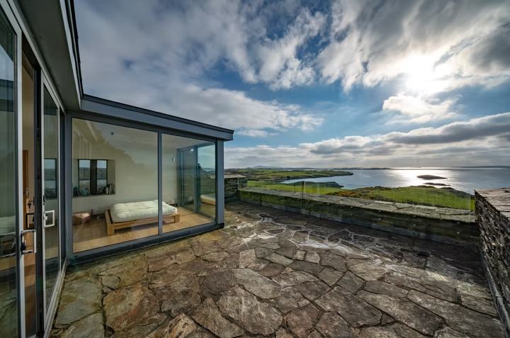 Interior and exterior photo 10
