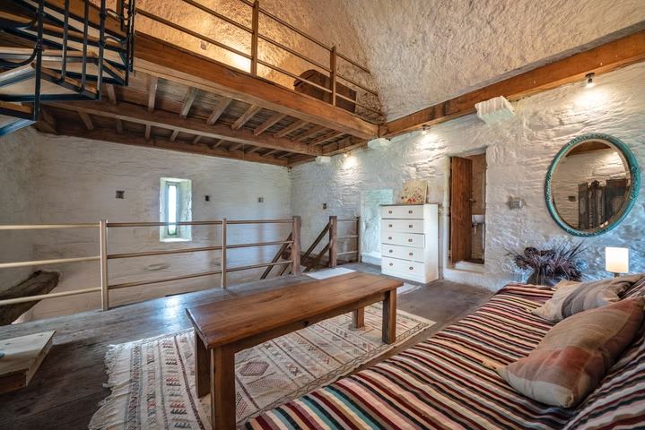 Interior and exterior photo 5